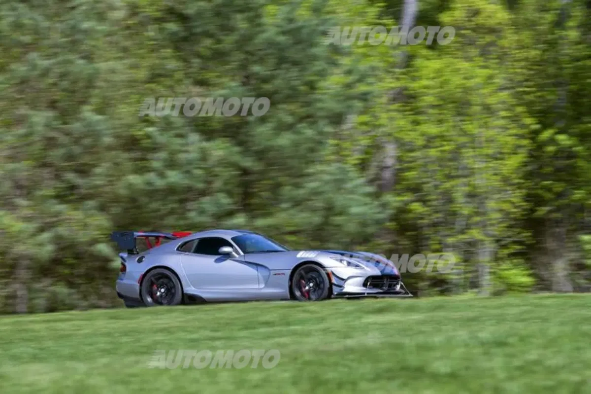Dodge Viper ACR 2016, la Viper da corsa ma “legale” (19)