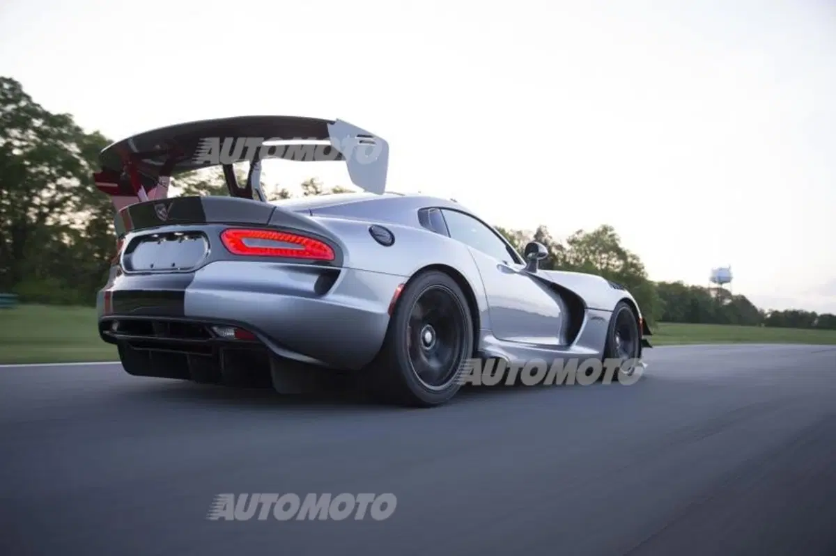 Dodge Viper ACR 2016, la Viper da corsa ma “legale” (20)
