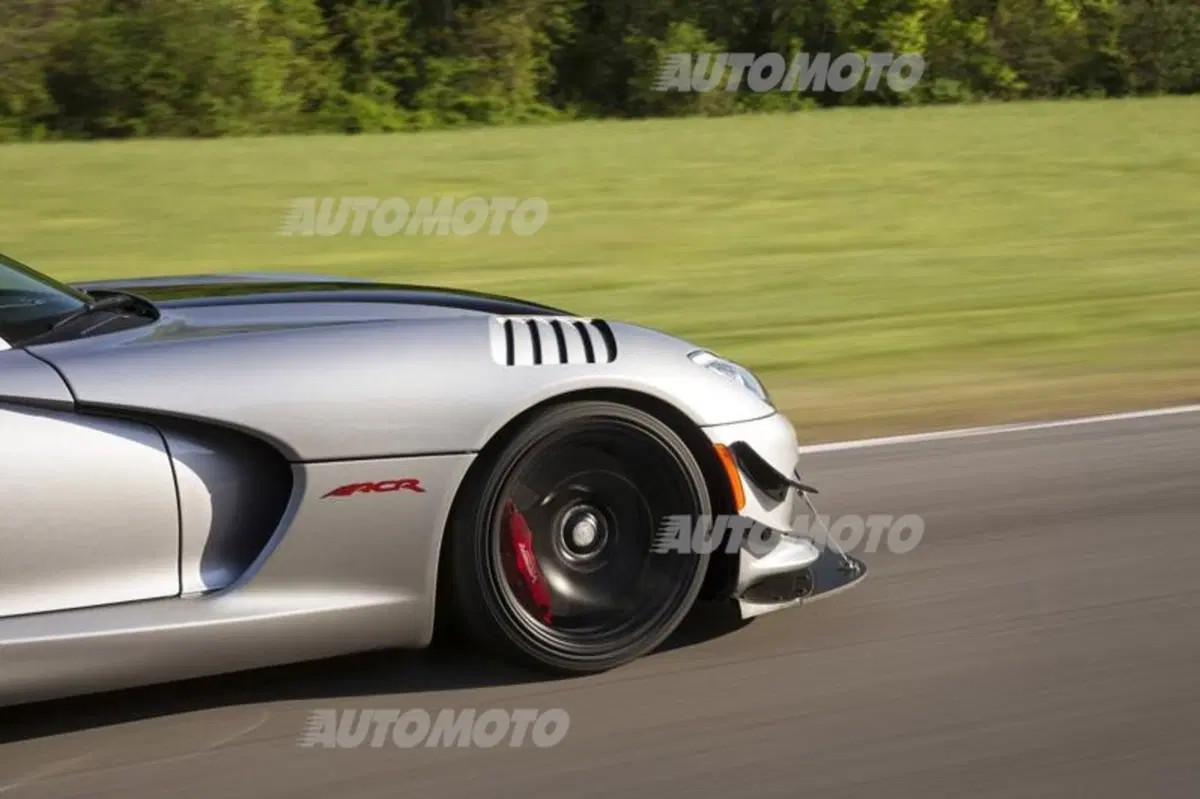 Dodge Viper ACR 2016, la Viper da corsa ma “legale” (24)