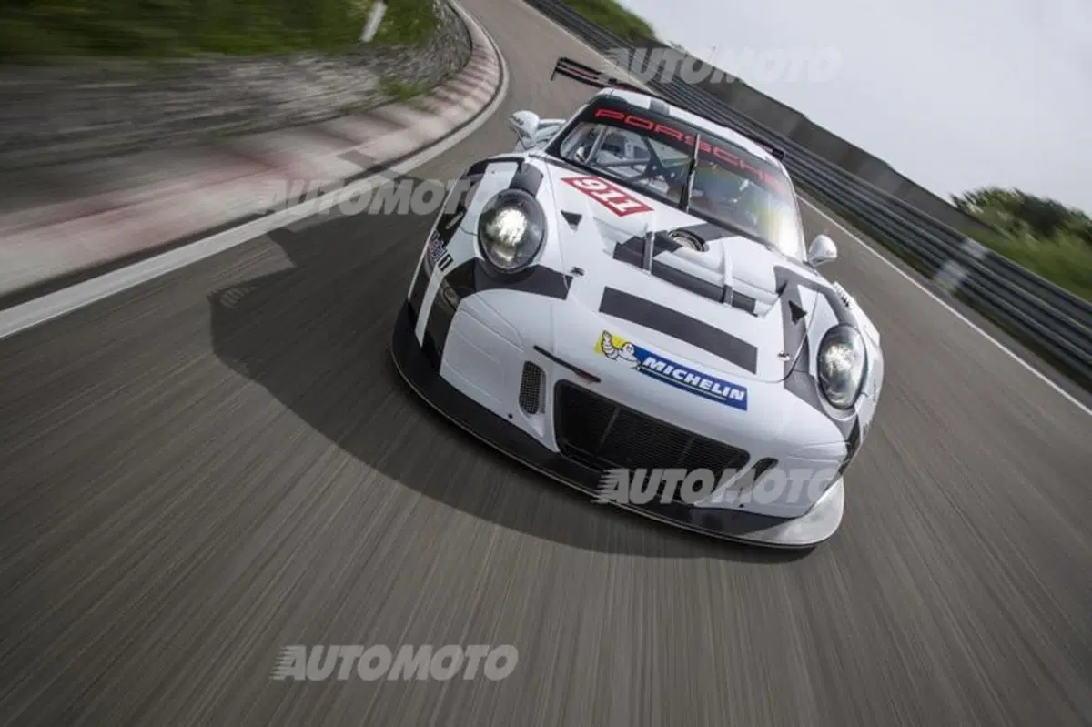 Porsche 911 GT3 R, ecco la generazione 991 (4)