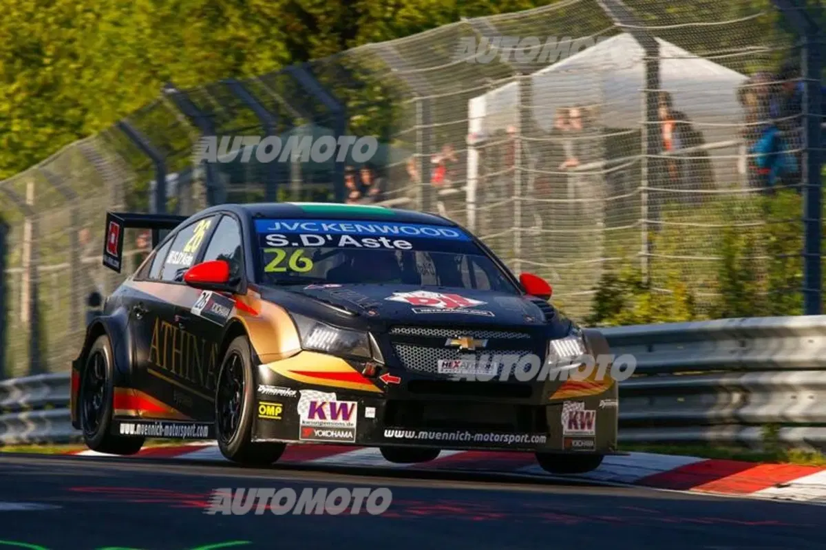 WTCC 2015 Germania, Nordschleife: vincono López e Muller (8)