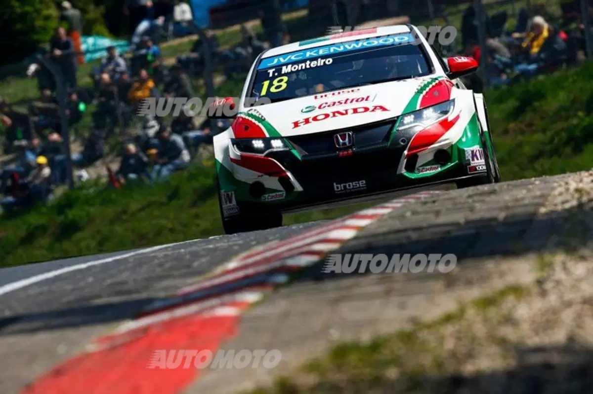 WTCC 2015 Germania, Nordschleife: vincono López e Muller (9)