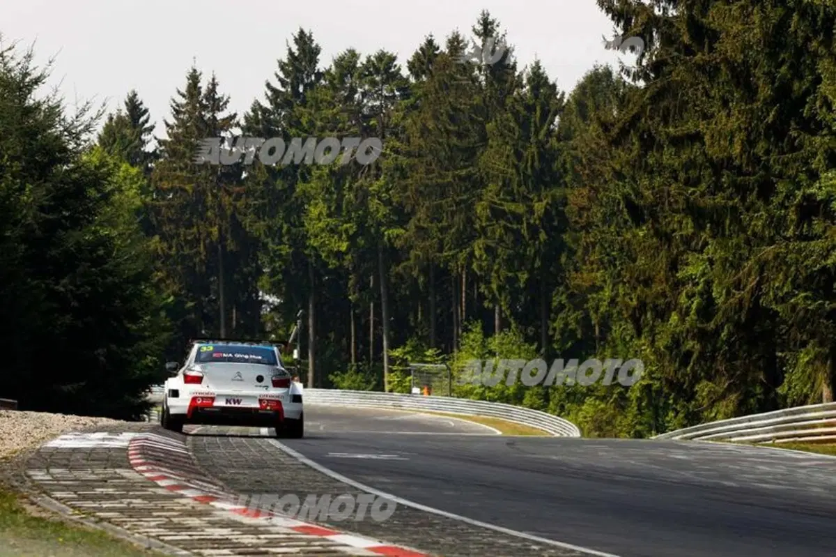 WTCC 2015 Germania, Nordschleife: vincono López e Muller (10)