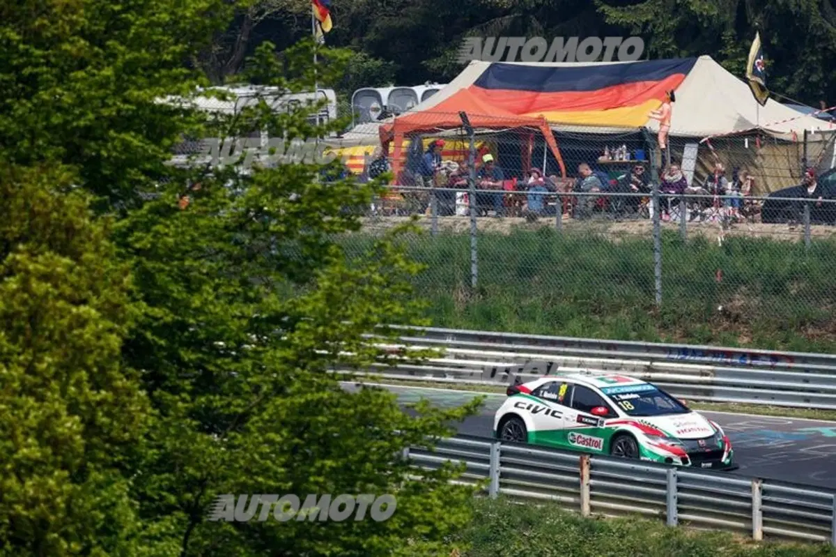 WTCC 2015 Germania, Nordschleife: vincono López e Muller (21)