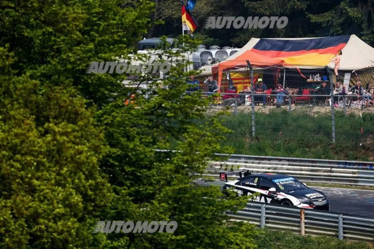 WTCC 2015 Germania, Nordschleife: vincono López e Muller (26)