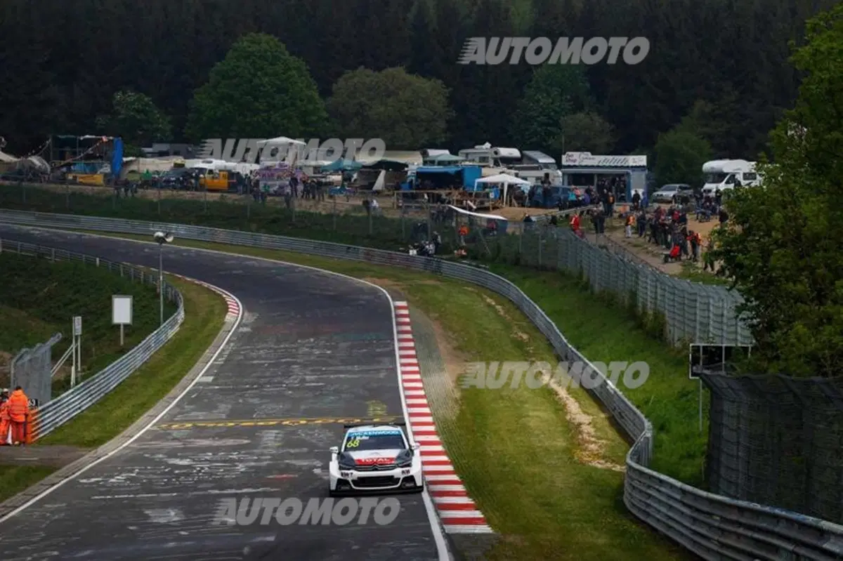 WTCC 2015 Germania, Nordschleife: vincono López e Muller (28)