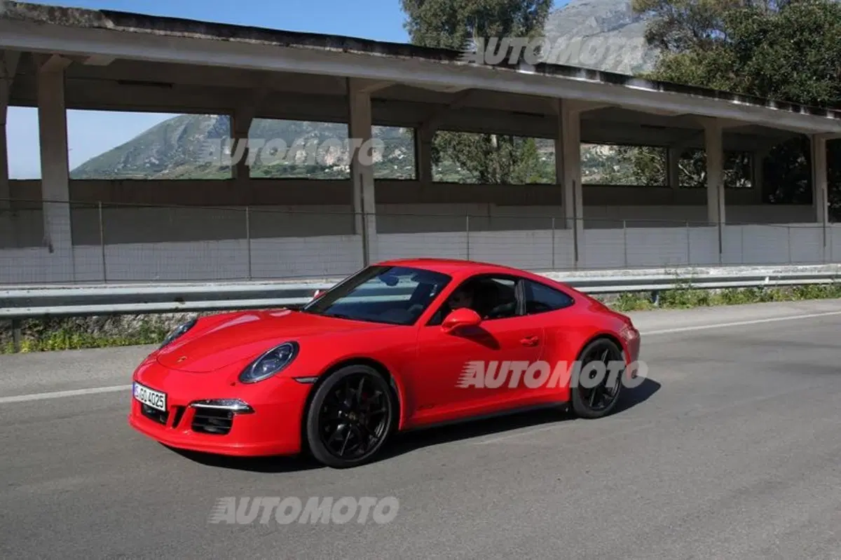 Porsche 911 GTS (6)