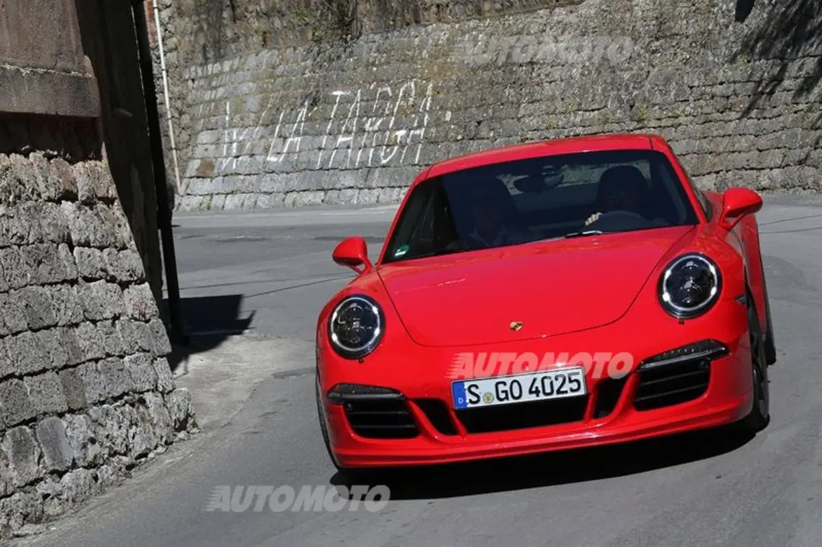 Porsche 911 GTS (7)