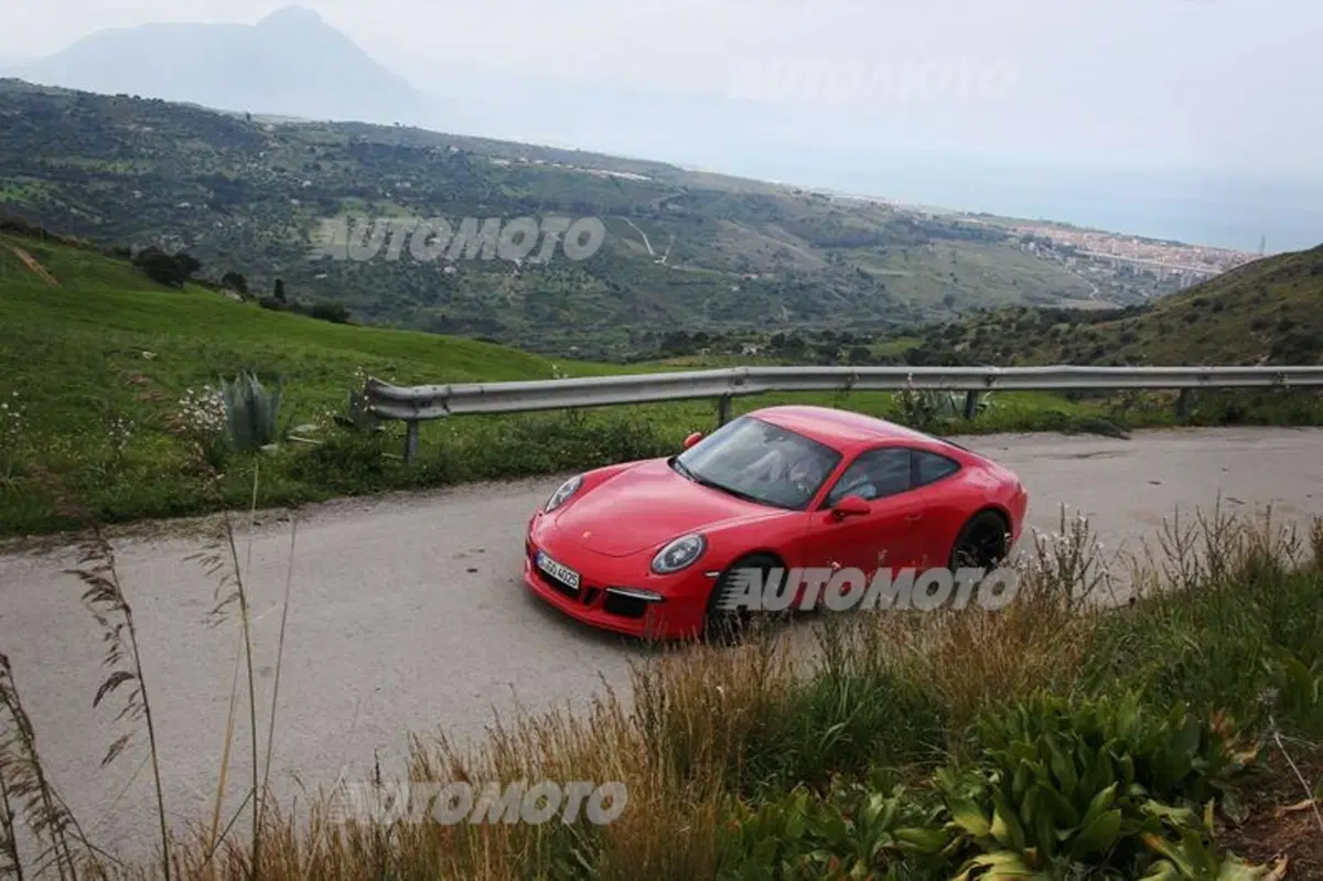 Porsche 911 GTS (12)