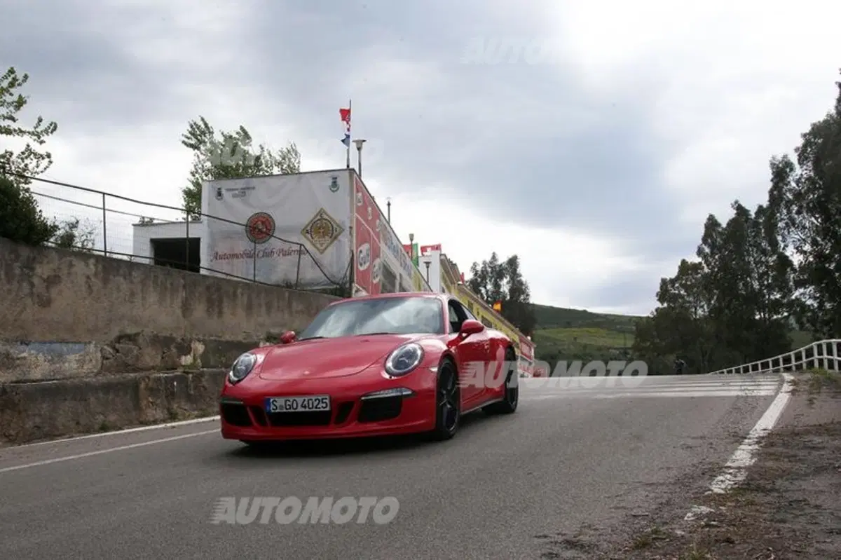 Porsche 911 GTS (14)
