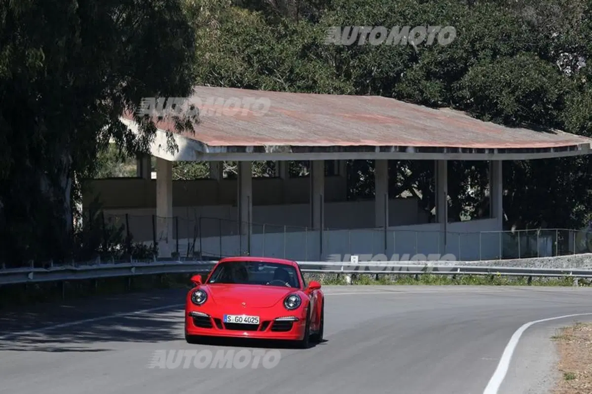 Porsche 911 GTS (17)