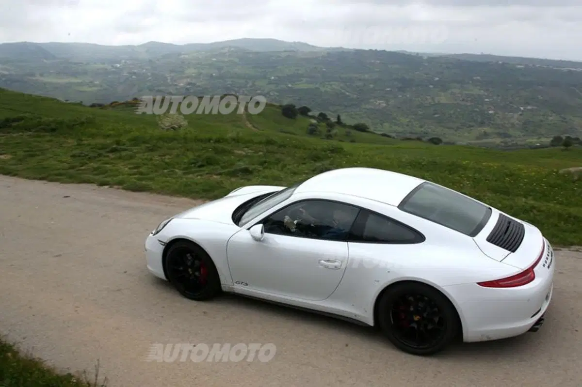 Porsche 911 GTS (22)