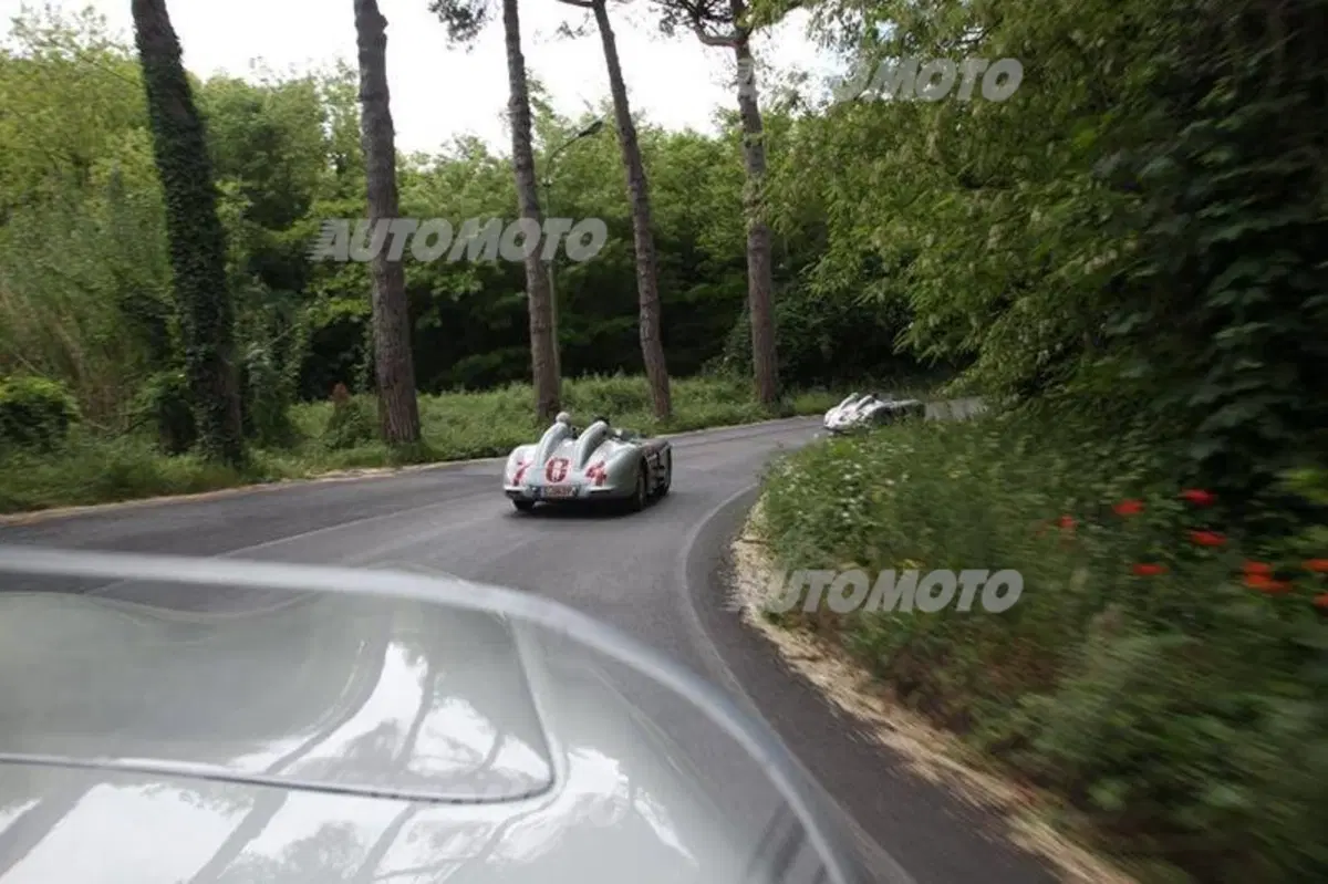 Tribute Mercedes to Mille Miglia 2015: 1.600 km di emozioni e una grande vittoria (12)