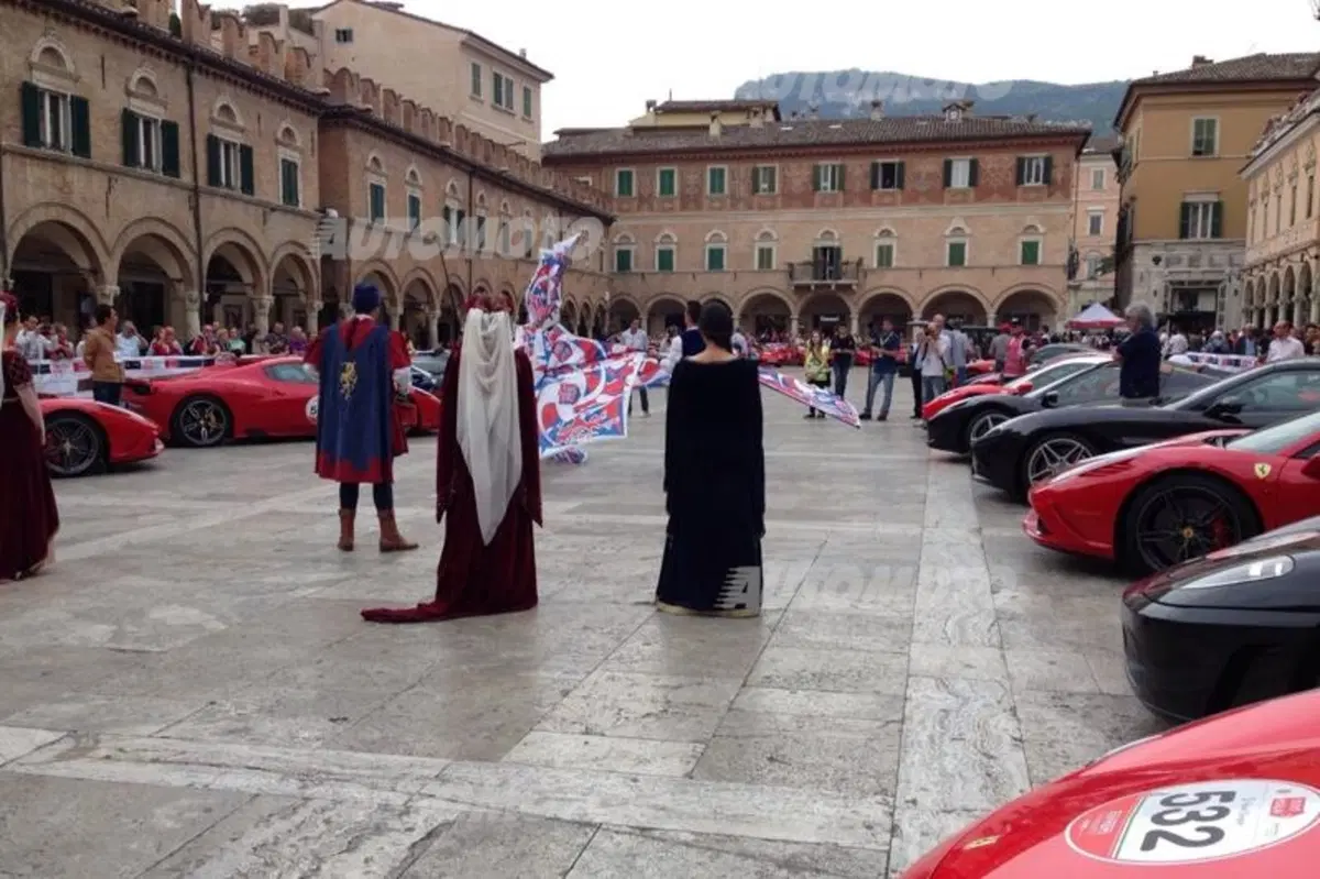 Tribute Mercedes to Mille Miglia 2015: 1.600 km di emozioni e una grande vittoria (27)
