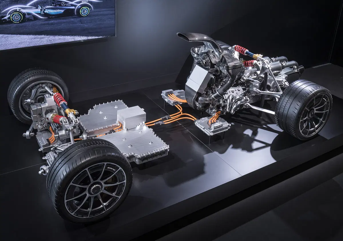 AMG Project One. Cosa c'&egrave; sotto la pelle della prima hypercar Mercedes? 
