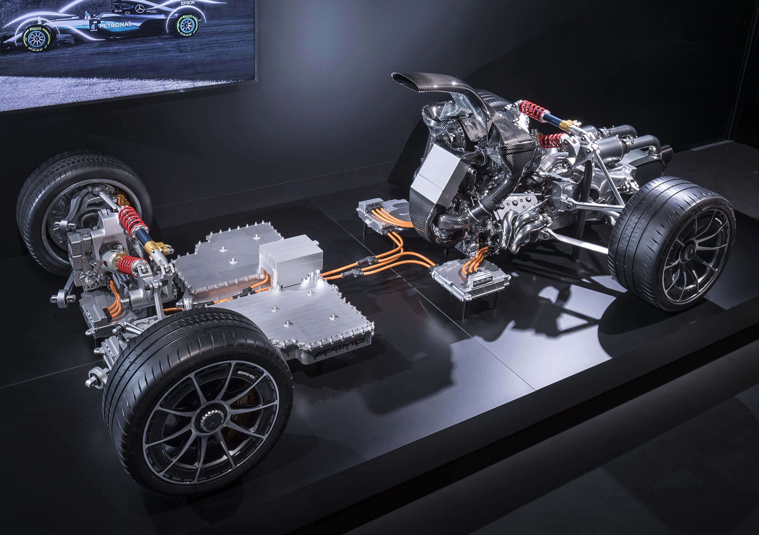 AMG Project One. Cosa c&#039;&egrave; sotto la pelle della prima hypercar Mercedes? 