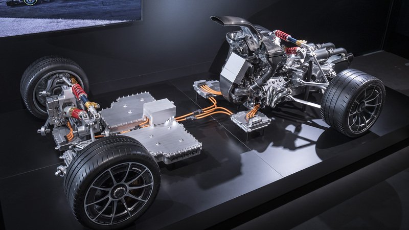 AMG Project One. Cosa c&#039;&egrave; sotto la pelle della prima hypercar Mercedes? 