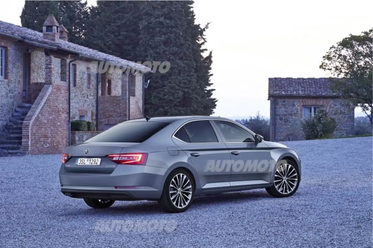 Nuova Skoda Superb (6)