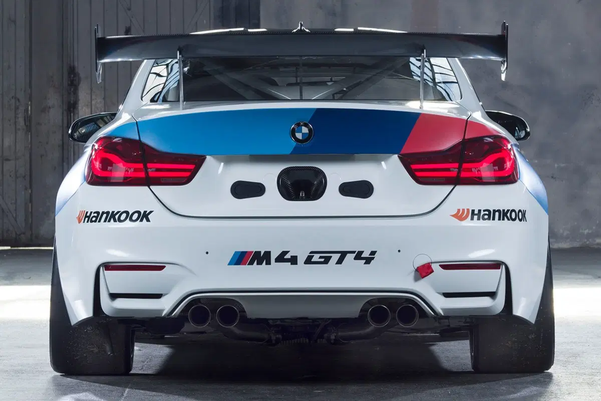 BMW M4 GT4, dalla strada alla pista [Video] (3)