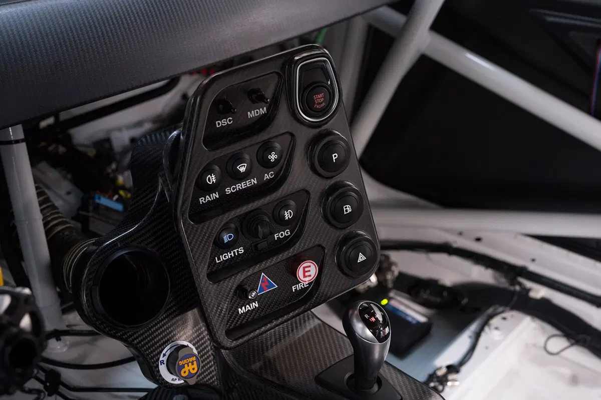 BMW M4 GT4, dalla strada alla pista [Video] (5)