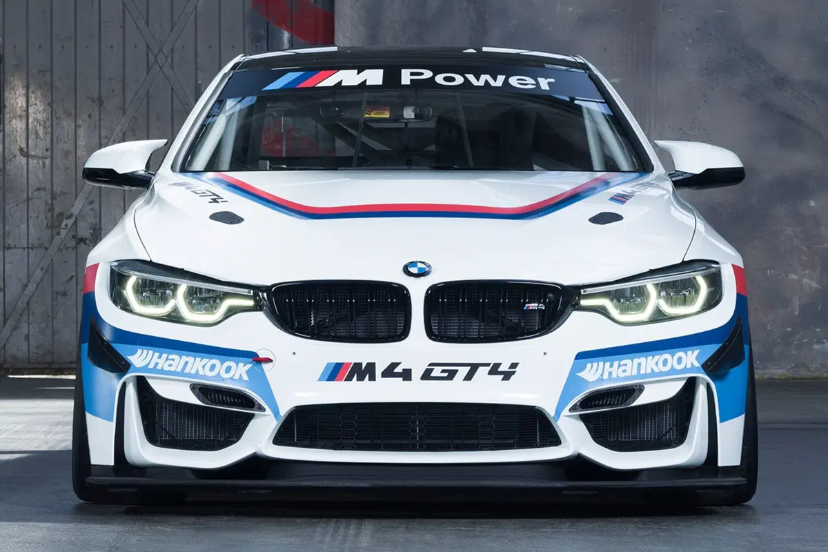 BMW M4 GT4, dalla strada alla pista [Video] (6)