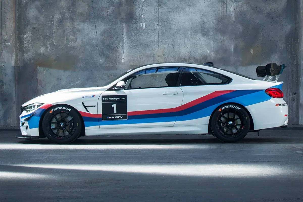 BMW M4 GT4, dalla strada alla pista [Video] (8)