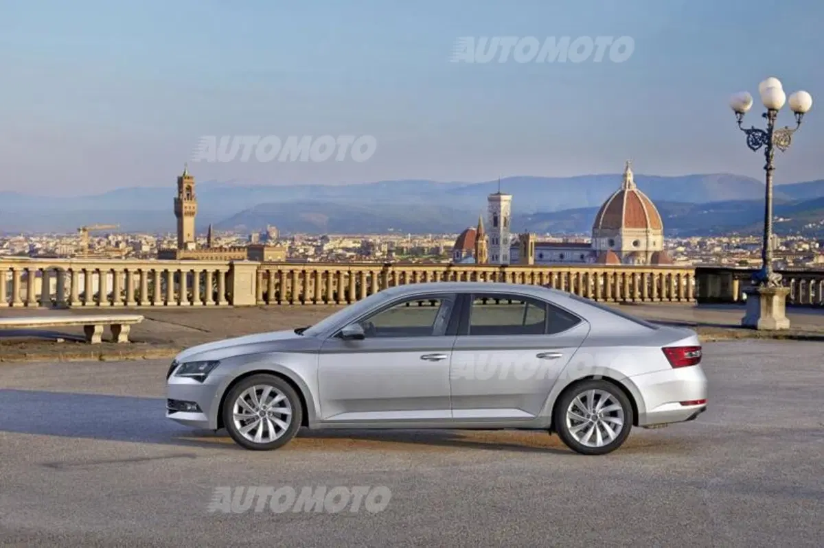 Nuova Skoda Superb (9)