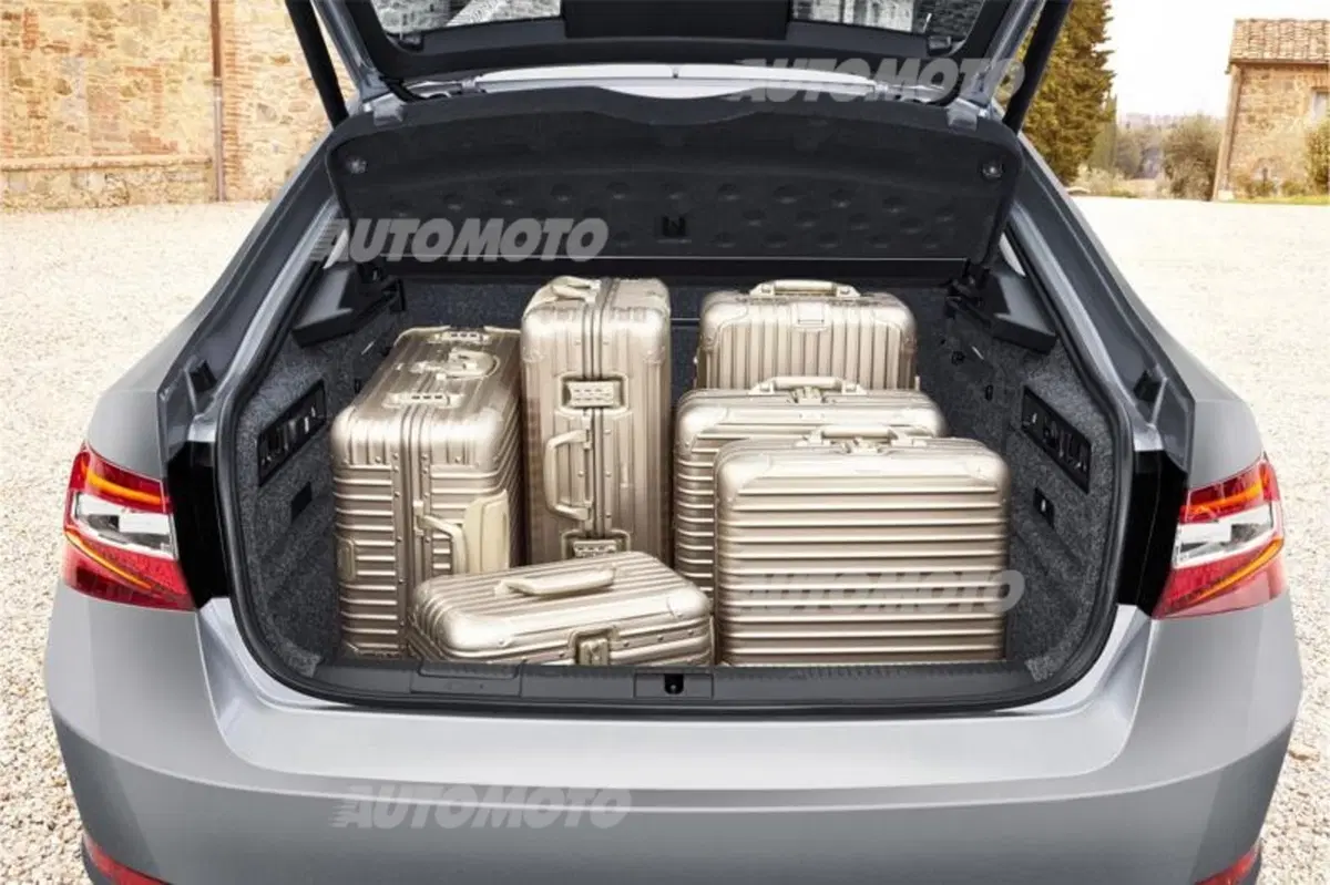 Nuova Skoda Superb (28)
