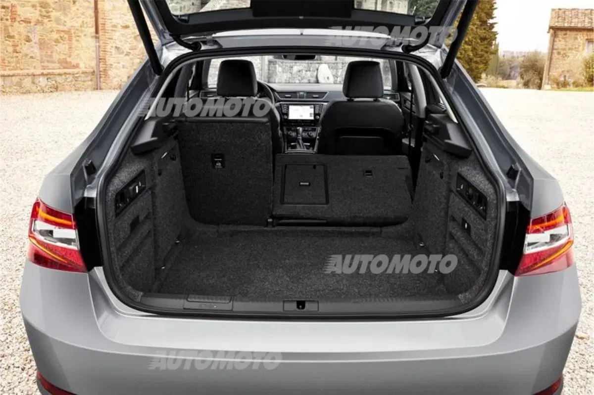 Nuova Skoda Superb (30)