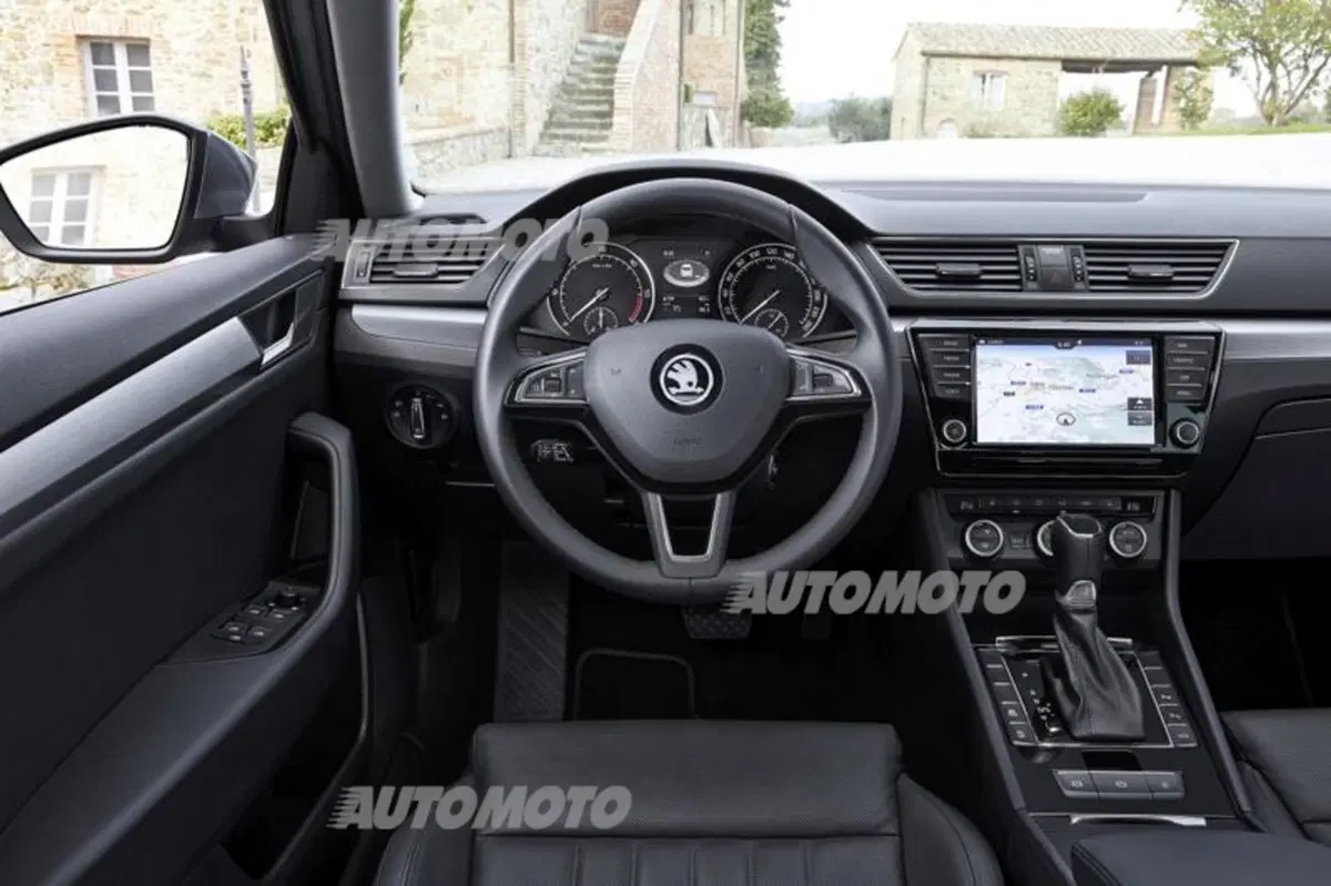 Nuova Skoda Superb (32)