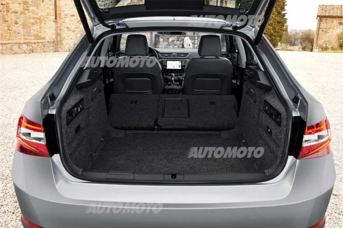 Nuova Skoda Superb (33)