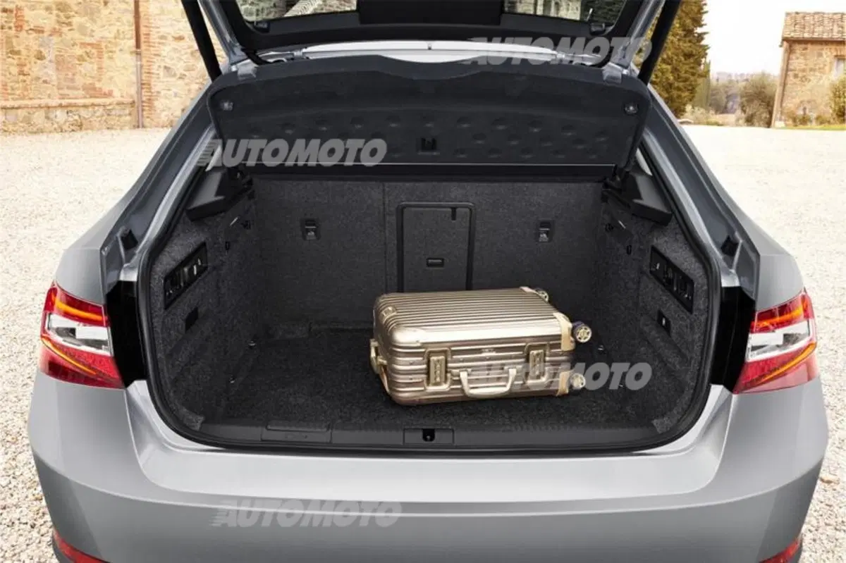 Nuova Skoda Superb (34)