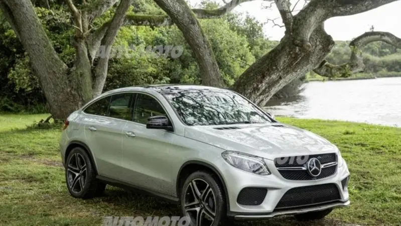 Mercedes GLE 450 Coup&eacute;: un ruolo da protagonista in "Jurassic World"