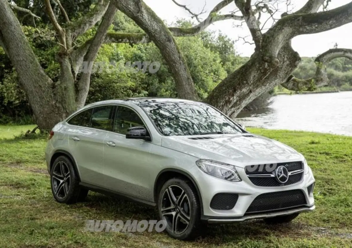 Mercedes GLE 450 Coup&eacute;: un ruolo da protagonista in "Jurassic World"