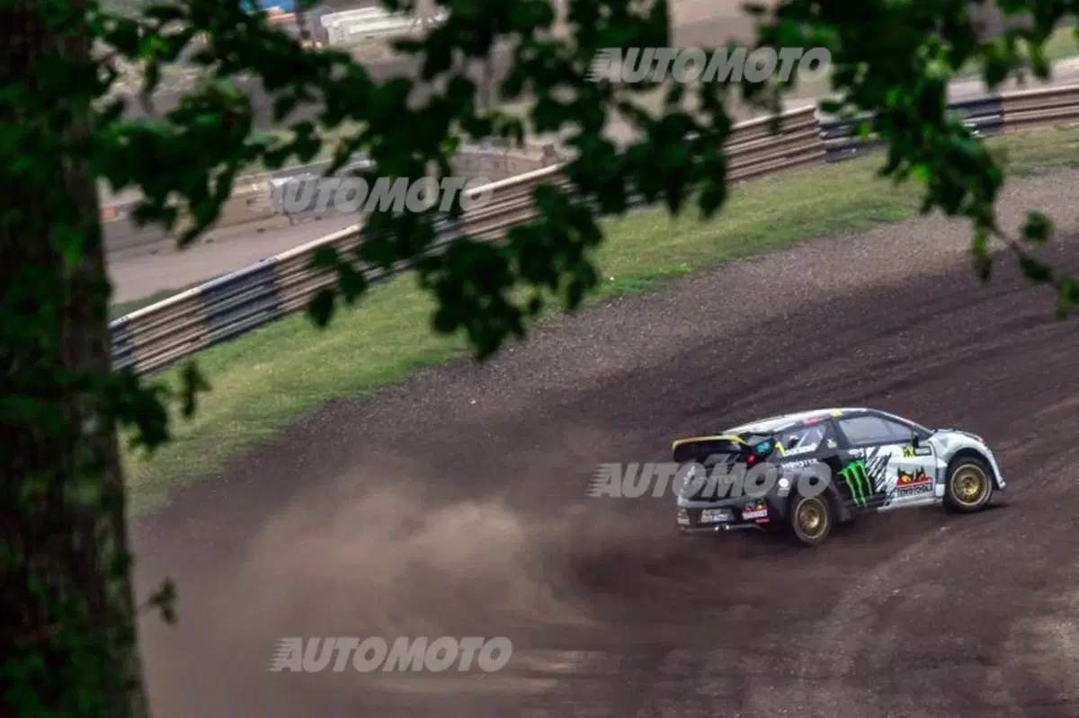 WRX 2015: Rallycross di Gran Bretagna, il lungo volo di Petter Solberg (5)