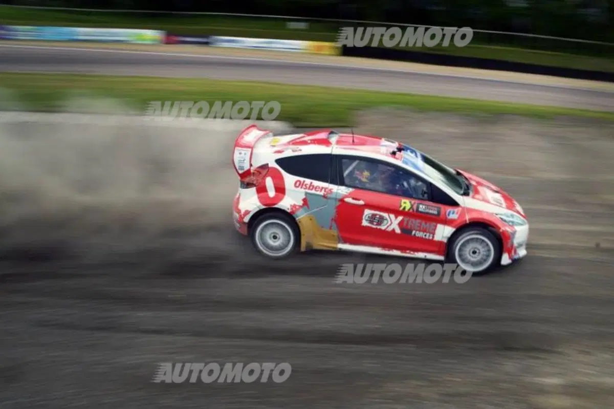 WRX 2015: Rallycross di Gran Bretagna, il lungo volo di Petter Solberg (7)