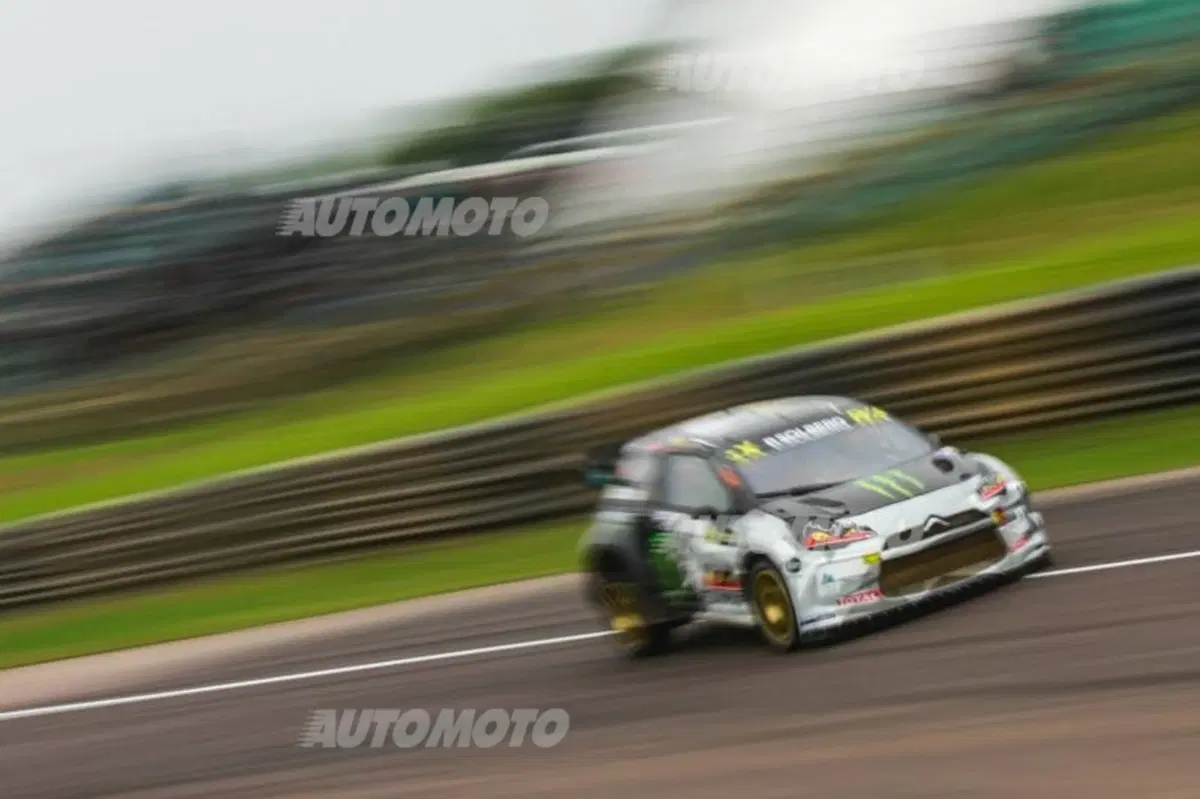 WRX 2015: Rallycross di Gran Bretagna, il lungo volo di Petter Solberg (13)