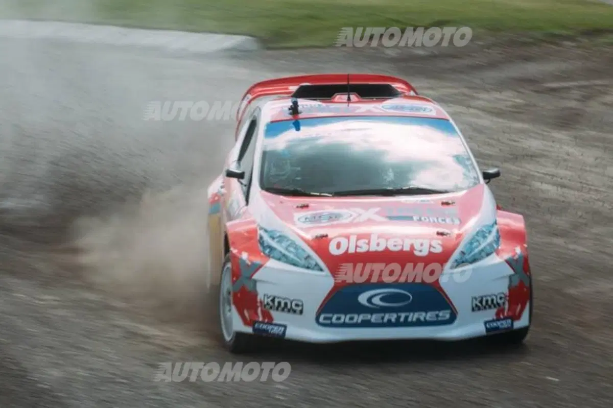 WRX 2015: Rallycross di Gran Bretagna, il lungo volo di Petter Solberg (17)