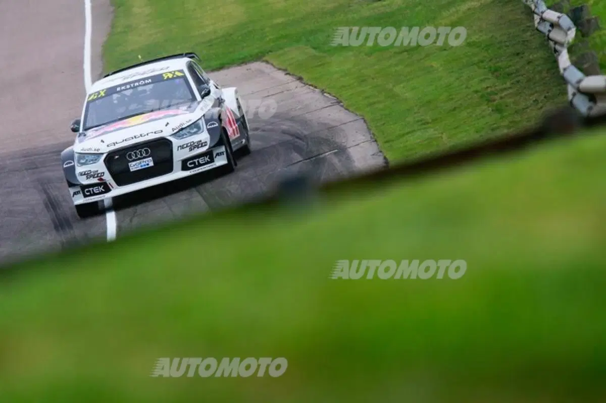 WRX 2015: Rallycross di Gran Bretagna, il lungo volo di Petter Solberg (18)