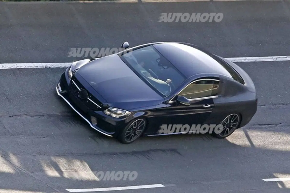 Mercedes Classe C Coupé: ultimi test per il muletto