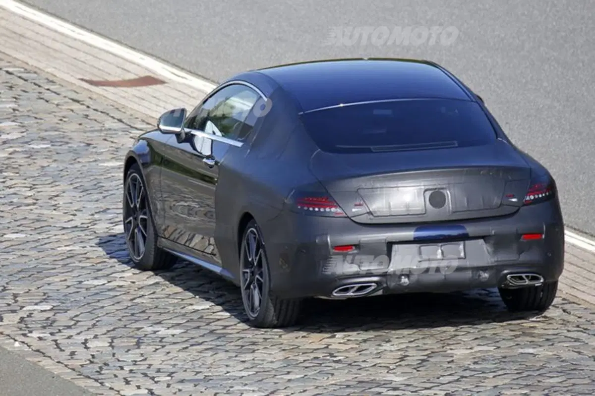 Mercedes Classe C Coupé: ultimi test per il muletto (3)