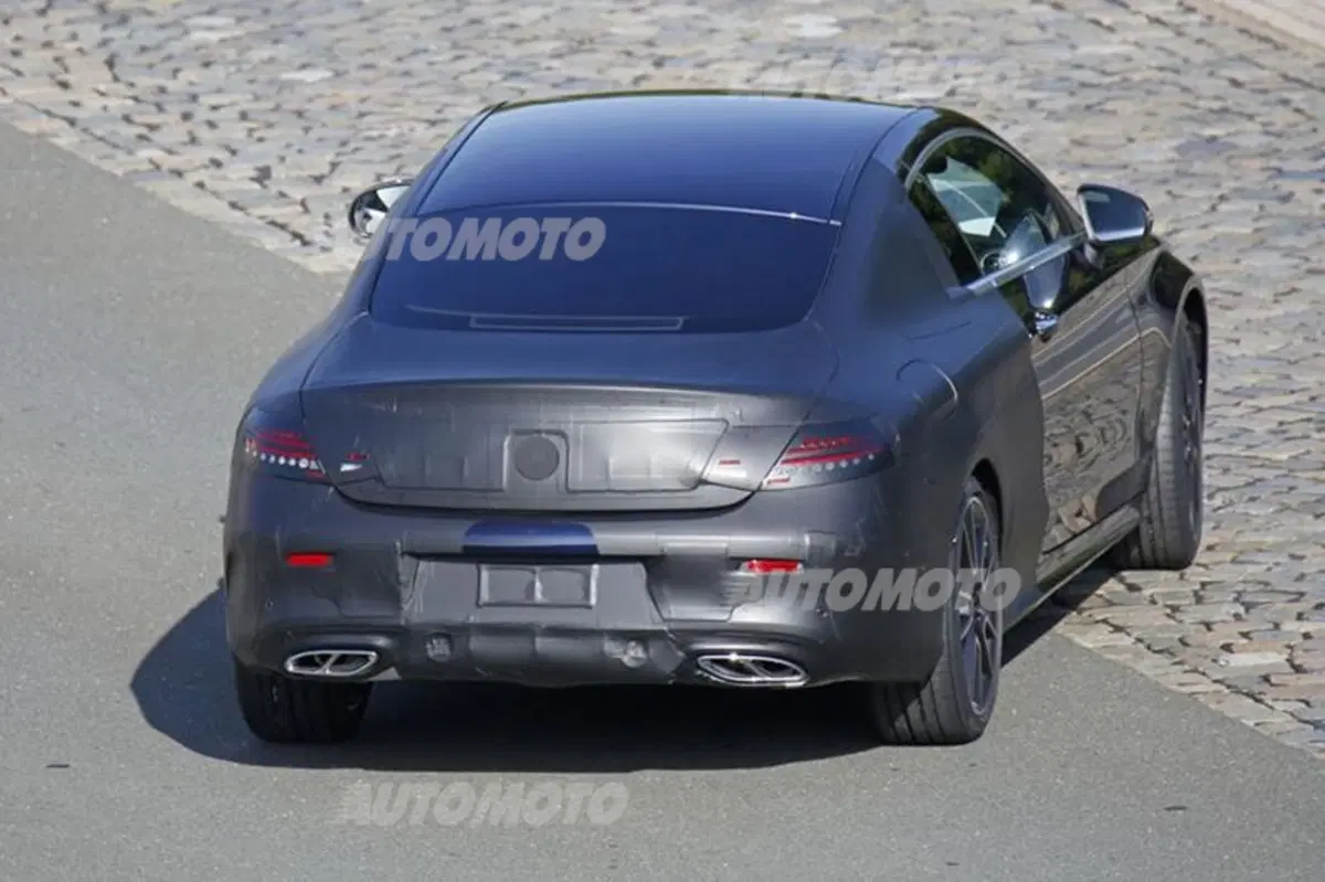 Mercedes Classe C Coupé: ultimi test per il muletto (5)