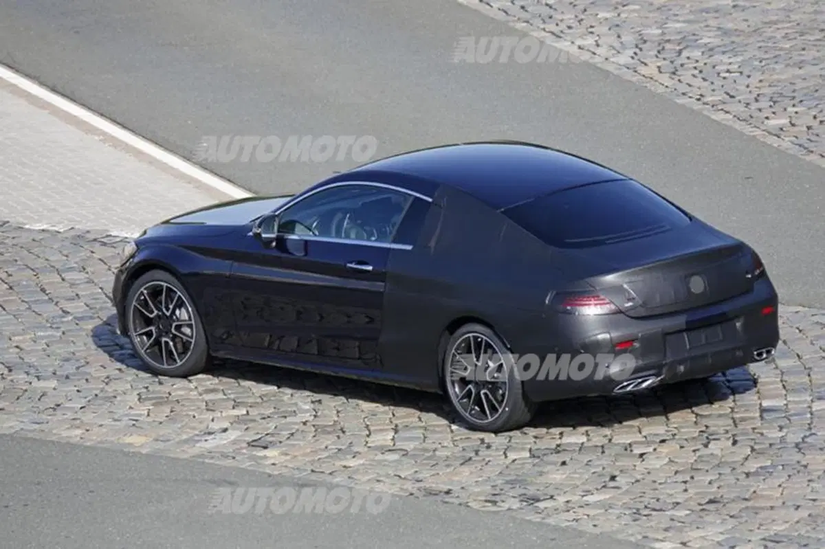 Mercedes Classe C Coupé: ultimi test per il muletto (8)
