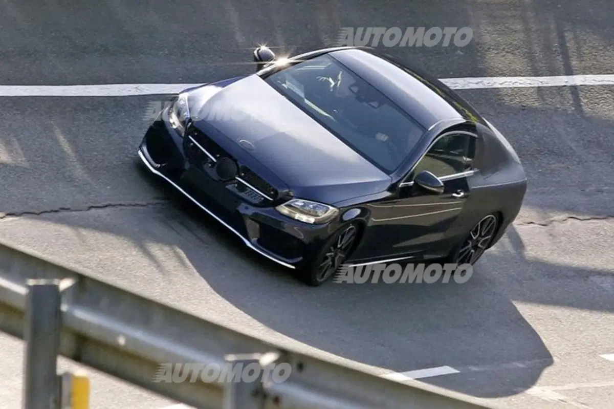 Mercedes Classe C Coupé: ultimi test per il muletto (11)