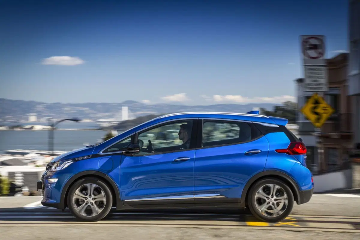 Opel: una Ampera-e a Papa Francesco  (2)