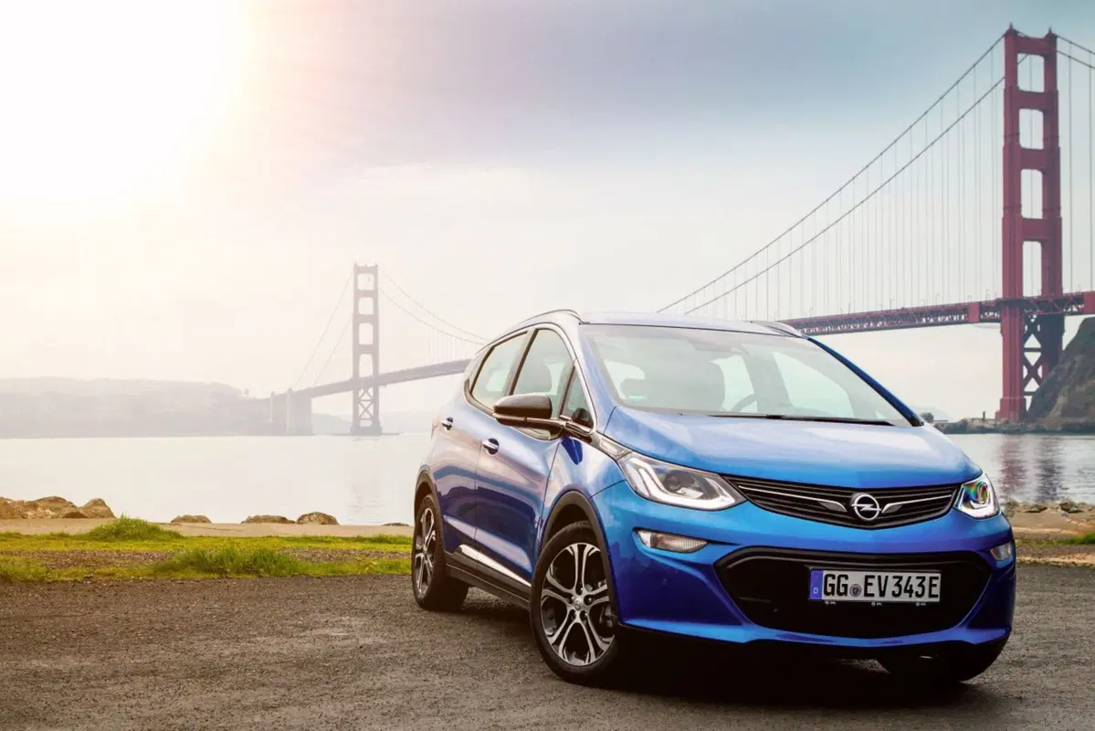 Opel: una Ampera-e a Papa Francesco  (9)