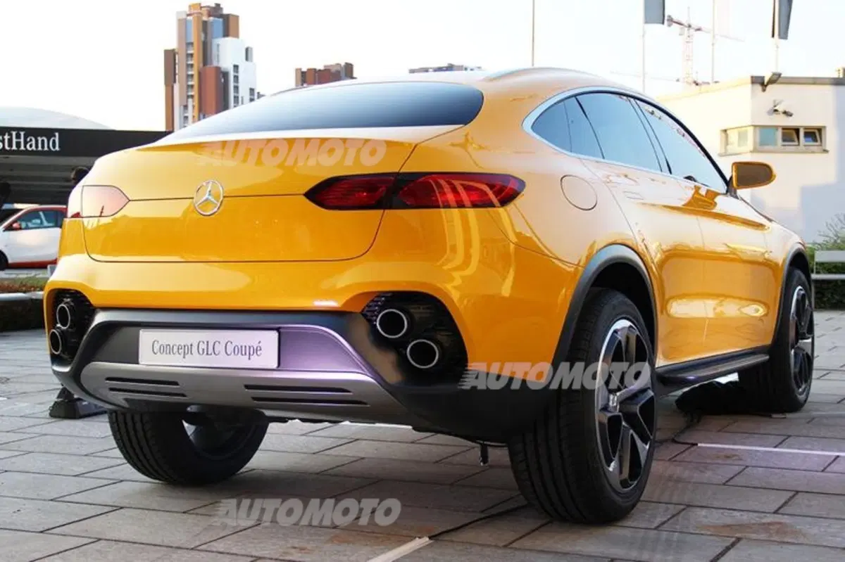Mercedes GLC Coupé concept: l'anti-X4 si lascia ammirare in Italia (3)