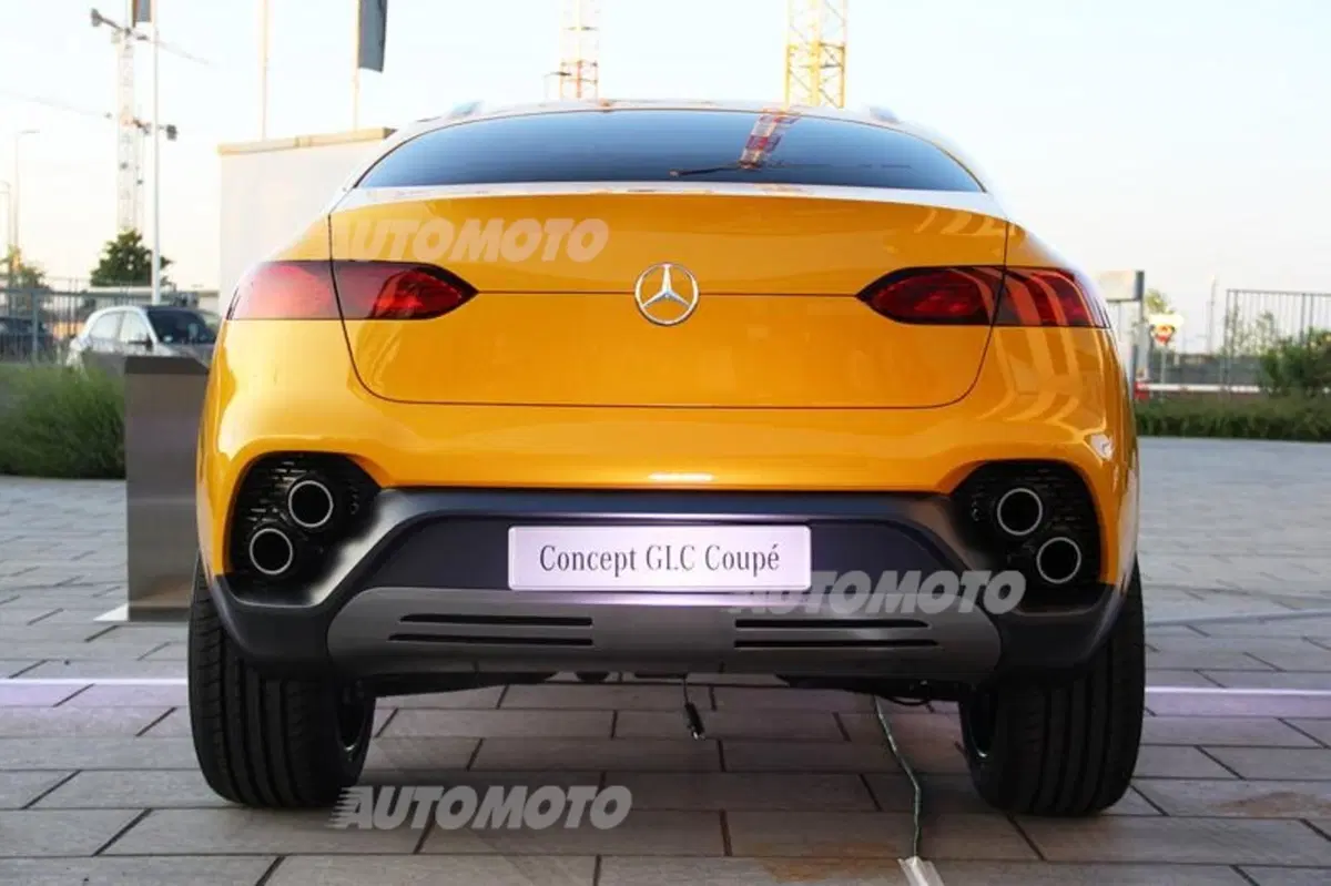 Mercedes GLC Coupé concept: l'anti-X4 si lascia ammirare in Italia (5)