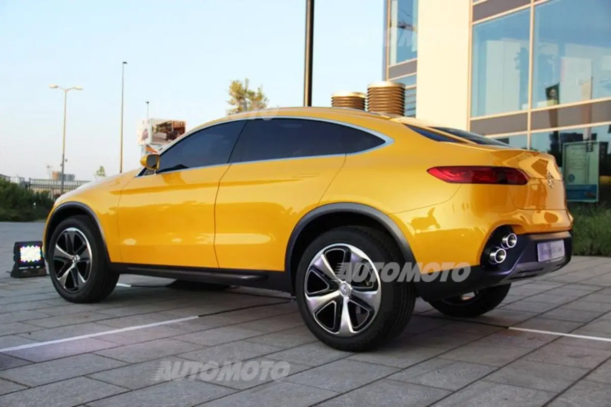 Mercedes GLC Coupé concept: l'anti-X4 si lascia ammirare in Italia (8)
