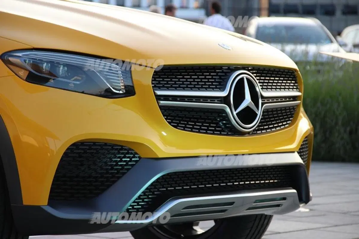 Mercedes GLC Coupé concept: l'anti-X4 si lascia ammirare in Italia (12)
